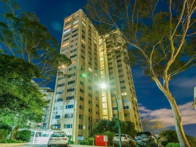 3 Bedrooms 1 bathroom Apartment with STUNNING VIEWS!