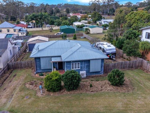 3 Bedrooms 1 Bathroom with shed on a big 1,247 2m block