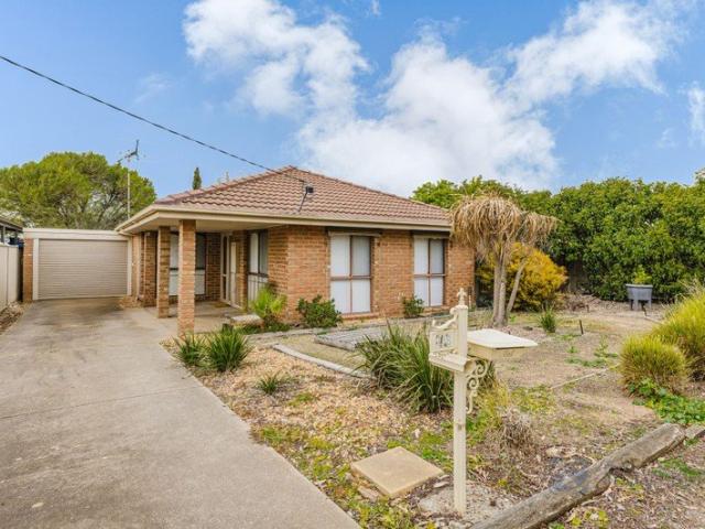 3 BEDROOMS, 1 BATHROOMS, SINGLE GARAGE