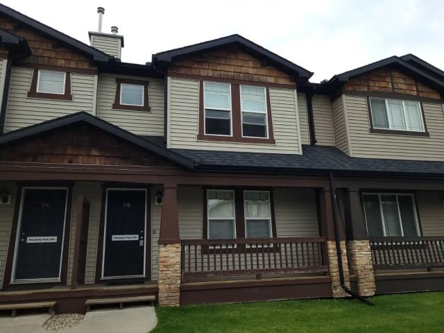 3 BEDROOMS 2.5 WASHROOMS TOWNHOUSE IMMEDIATELY AVAILABLE FOR RENT