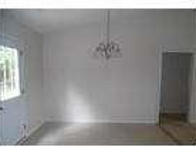 3 bedrooms \ 2 bathrooms convenient location