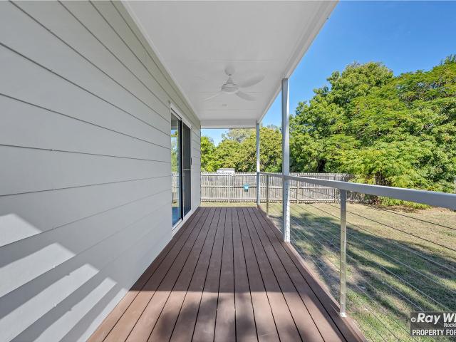 3 BEDROOMS, 2 BATHROOMS! LOW MAINTENANCE LIVING!