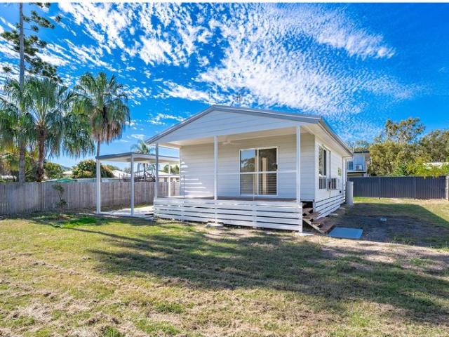 3 BEDROOMS, 2 BATHROOMS! LOW MAINTENANCE LIVING!