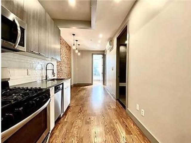 3 Bedrooms 2 baths NO FEE