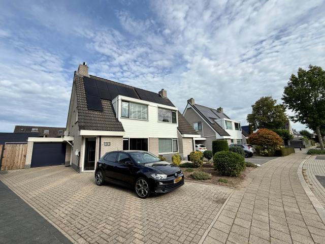3 bedrooms 2 onder 1 kapwoning Surface Area: 118m2