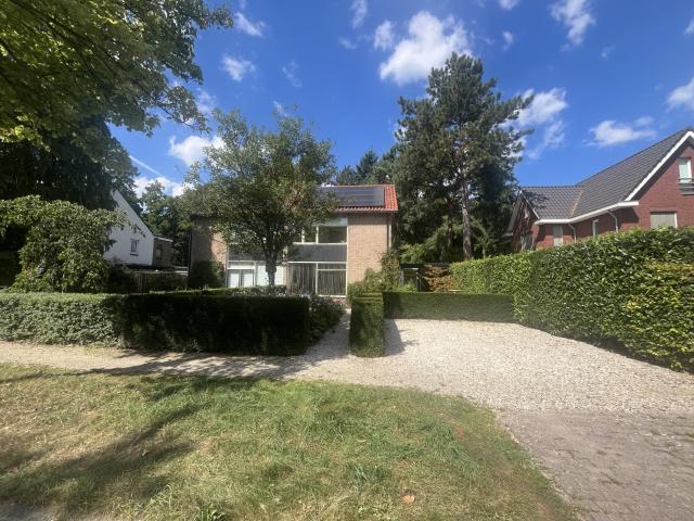 3 bedrooms 2 onder 1 kapwoning Surface Area: 210m2
