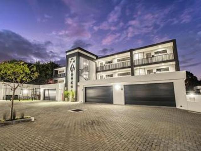 3 beds 3 baths 2 garages