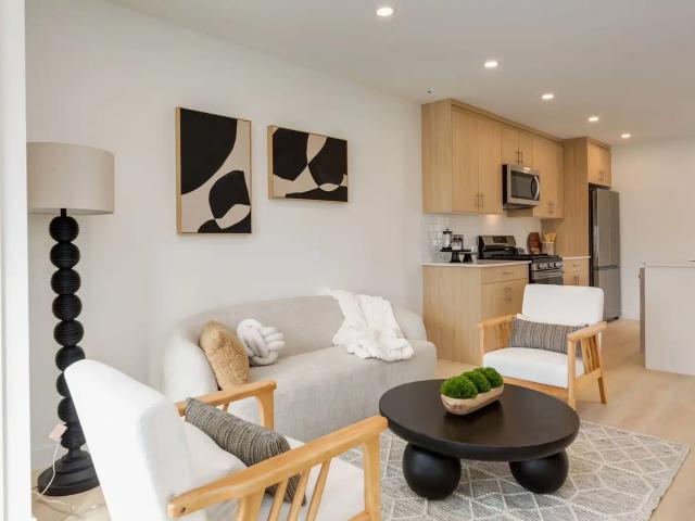 3 Beds 3 Full Baths Duplex with Single Attached Garage and Private Terrace !
