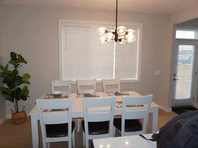3 Beds 2.5 Baths House — 3 Bedrooms Main Floor
