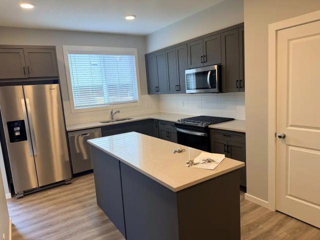 3 beds 2.5 BATHS WITH A/C FOR RENT IN LEGACY
