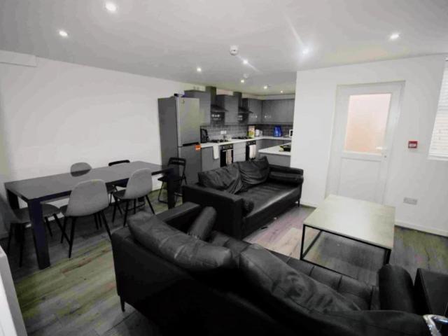 3 Beds 6 Baths