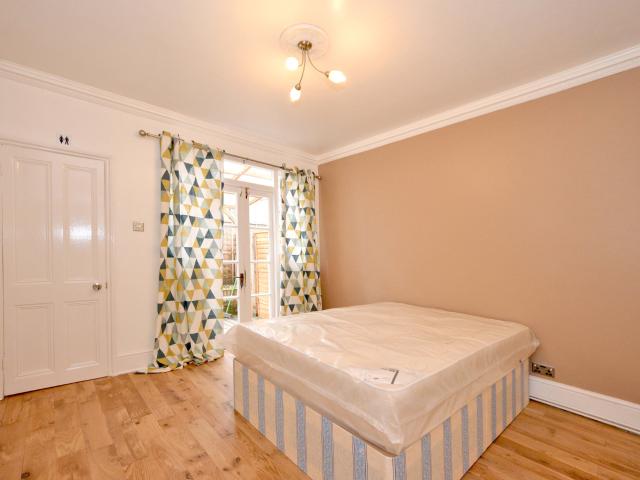 3 beds apartment For Rent