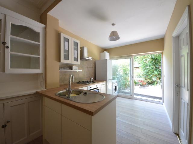 3 beds apartment For Rent