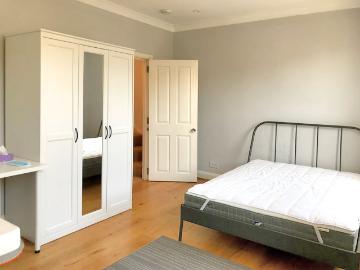 3 beds apartment For Rent