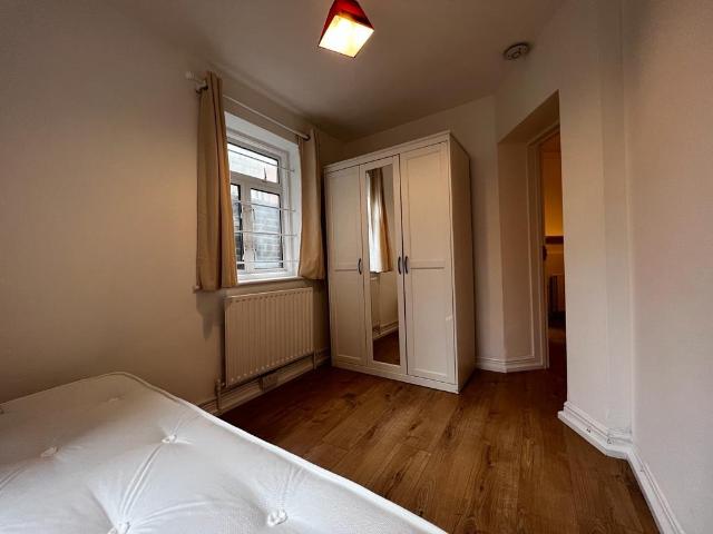 3 beds apartment For Rent