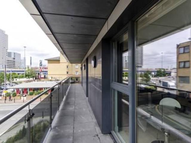 3 Beds flat, Canary Wharf, E14 including Bills