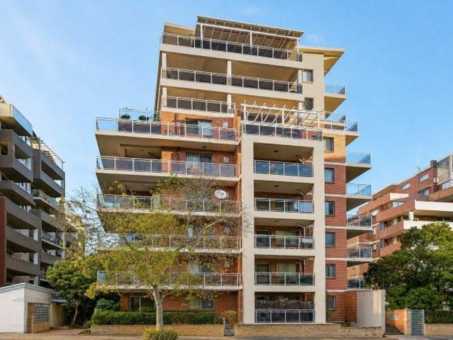 3 Beds, Pay for 2! Spacious 3 Bedroom Apartment
