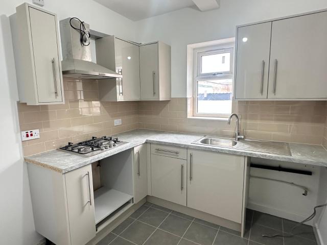 3 beds Terraced £900 pcm To Let Queensway, Rochdale