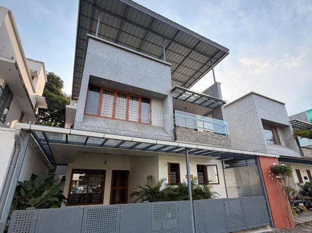3 BHK Villa in Thrippunithura for resale Kochi. The reference number is 21146666