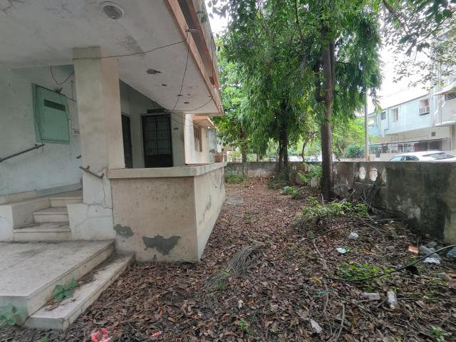 3 BHK Villa in Vastrapur for resale Ahmedabad. The reference number is 21056142