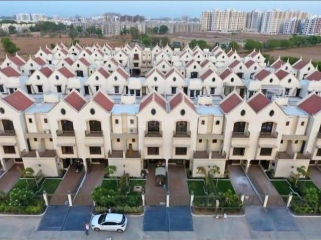 3 BHK Villa in Chandkheda for rent Ahmedabad. The reference number is 21042356