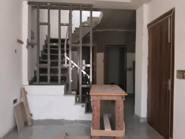 3 BHK Villa in Chipiyana Buzurg for resale Ghaziabad. The reference number is 21069242