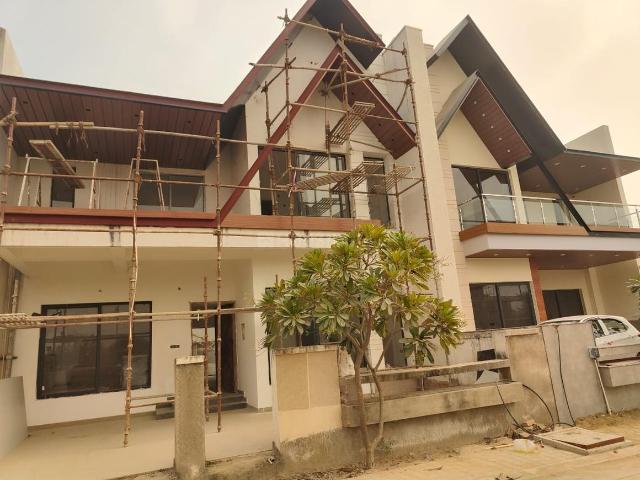 3 BHK Villa in Gomti Nagar for resale Lucknow. The reference number is 19254682
