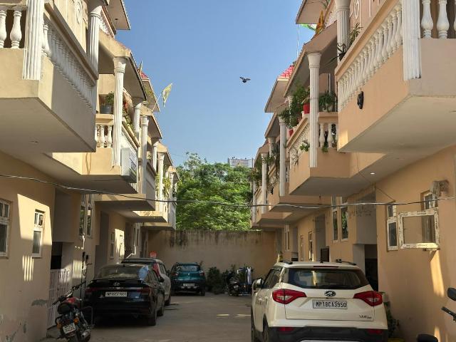 3 BHK Villa in Noida Extension for resale Greater Noida. The reference number is 20910889