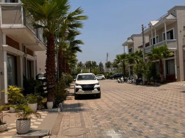 3 BHK Villa in Preet Colony for resale Zirakpur. The reference number is 21030104