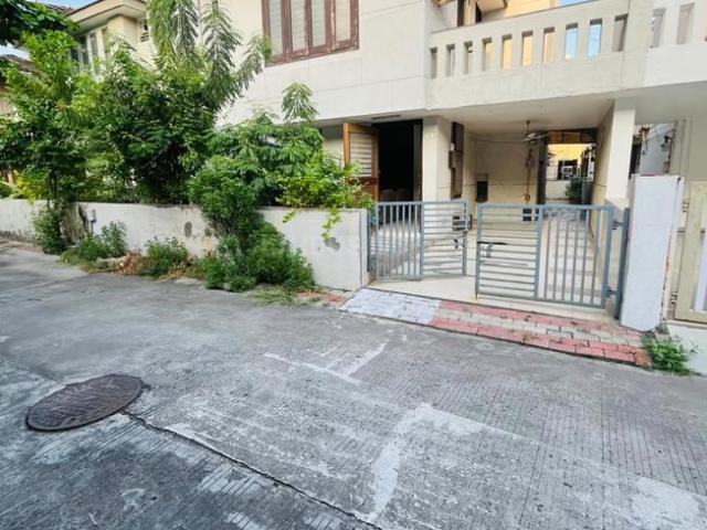 3 BHK Villa in Satellite for rent Ahmedabad. The reference number is 21352541