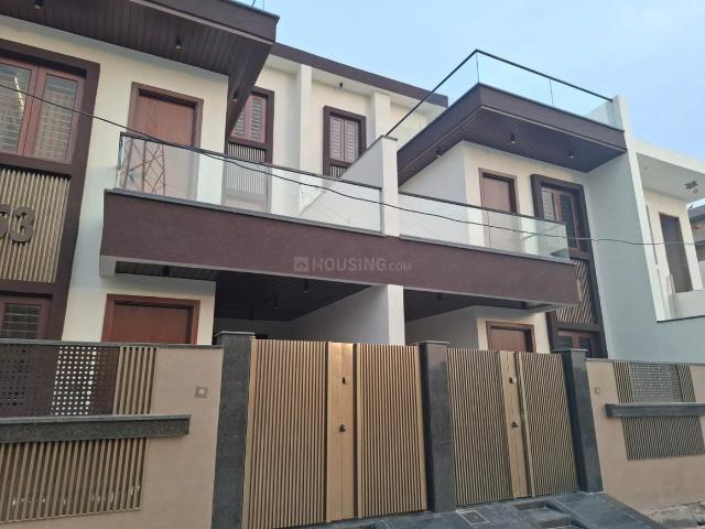 3 BHK Villa in Shastripuram for resale Agra. The reference number is 20075263