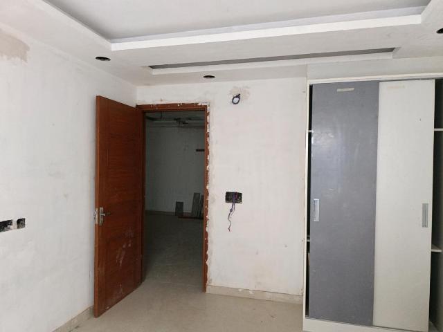 3 BHK Apartment in Chandan Hola for resale New Delhi. The reference number is 18385812