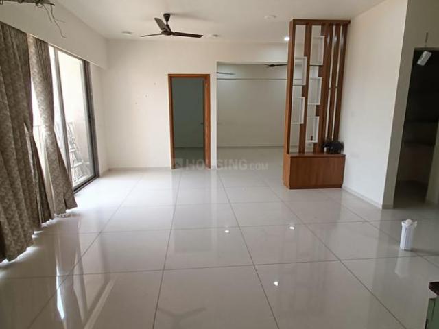3 BHK Apartment in Chandkheda for rent Ahmedabad. The reference number is 21015579