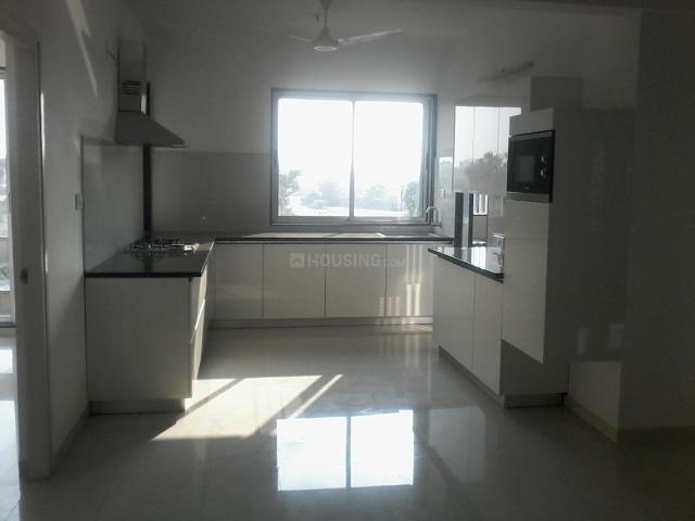 3 BHK Apartment in Chandkheda for rent Ahmedabad. The reference number is 21060615