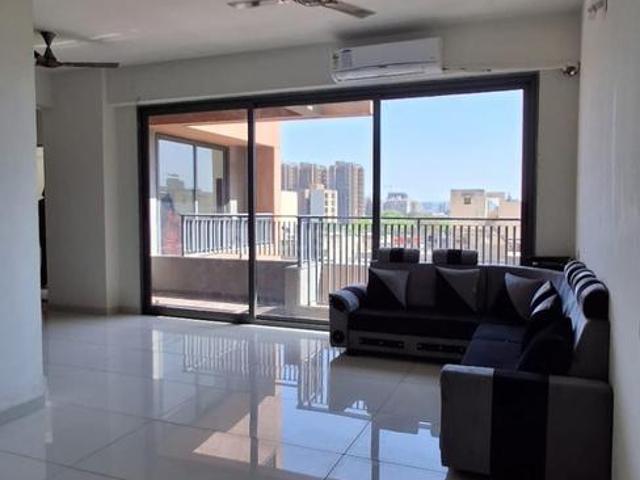 3 BHK Apartment in Chandkheda for rent Ahmedabad. The reference number is 21093445