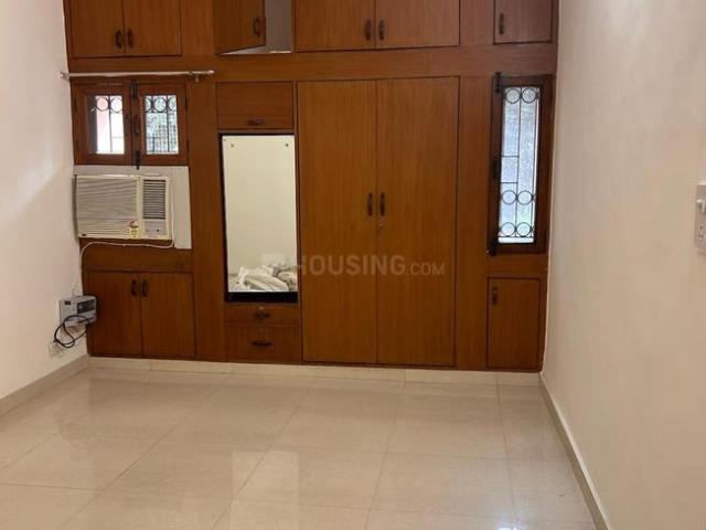 3 BHK Apartment in Chittaranjan Park for rent New Delhi. The reference number is 21109458