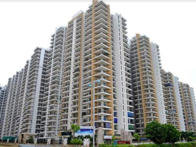 3 BHK Apartment in Crossings Republik for resale Ghaziabad. The reference number is 21102196