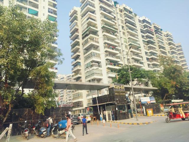 3 BHK Apartment in Crossings Republik for resale Ghaziabad. The reference number is 21102206