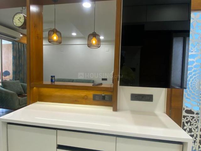 3 BHK Apartment in Ambawadi for rent Ahmedabad. The reference number is 20332827