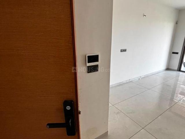 3 BHK Apartment in Ambawadi for rent Ahmedabad. The reference number is 21107781