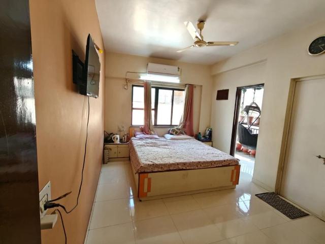 3 BHK Apartment in Ambawadi for rent Ahmedabad. The reference number is 21299618