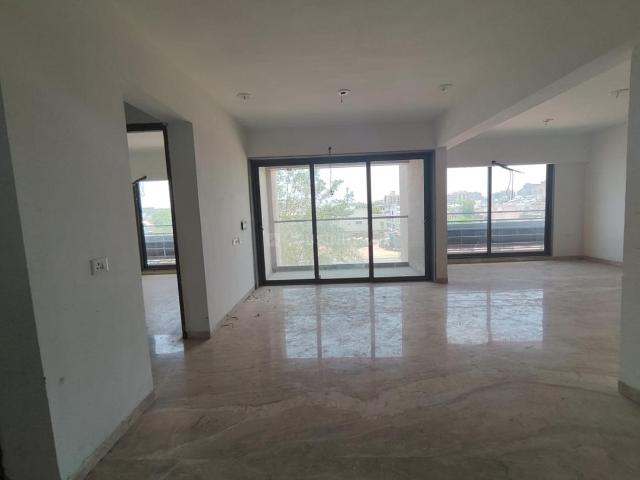 3 BHK Apartment in Ambawadi for resale Ahmedabad. The reference number is 20513923