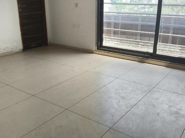 3 BHK Apartment in Ambawadi for resale Ahmedabad. The reference number is 21088839