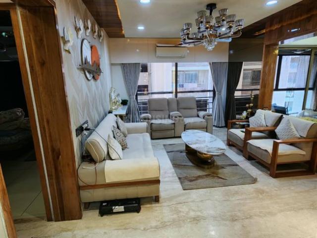 3 BHK Apartment in Ambawadi for resale Ahmedabad. The reference number is 21304096