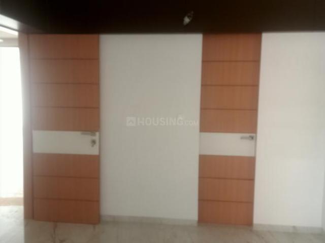 3 BHK Apartment in Adajan for rent Surat. The reference number is 18739215