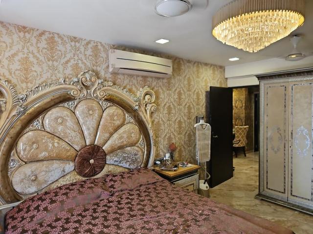 3 BHK Apartment in Agripada for resale Mumbai. The reference number is 21357890