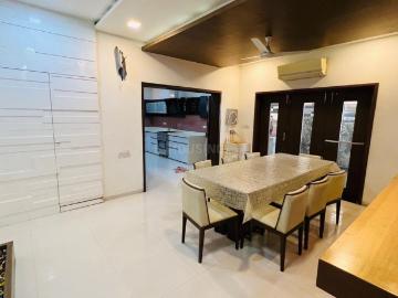 3 BHK Apartment in Bodakdev for rent Ahmedabad. The reference number is 12324034