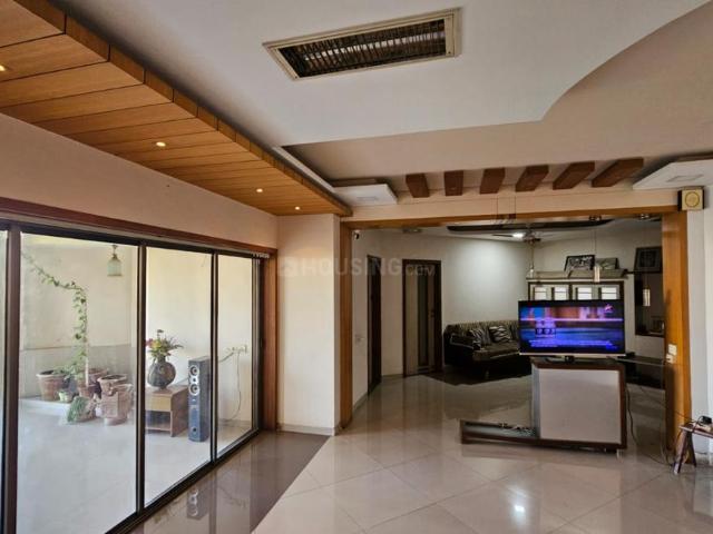 3 BHK Apartment in Bodakdev for resale Ahmedabad. The reference number is 21022803