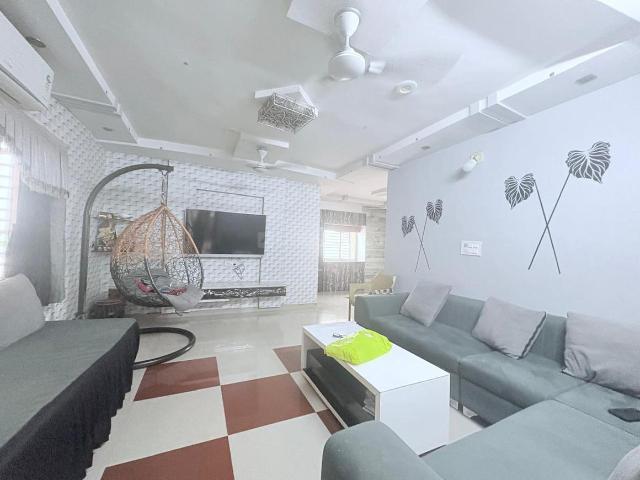 3 BHK Apartment in Bodakdev for resale Ahmedabad. The reference number is 21185656