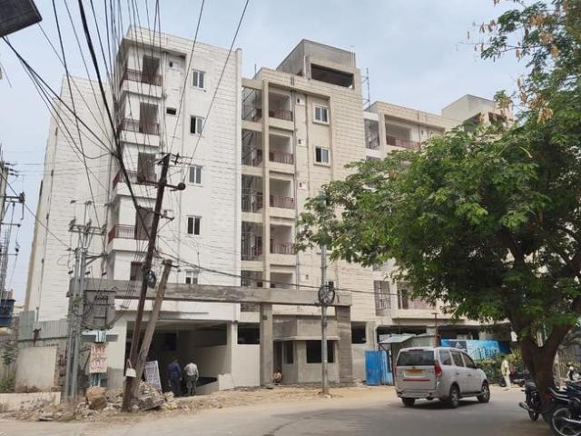 3 BHK Apartment in Balanagar for resale Hyderabad. The reference number is 21045520
